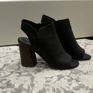 Black Open-Toe Block Heel Sandals